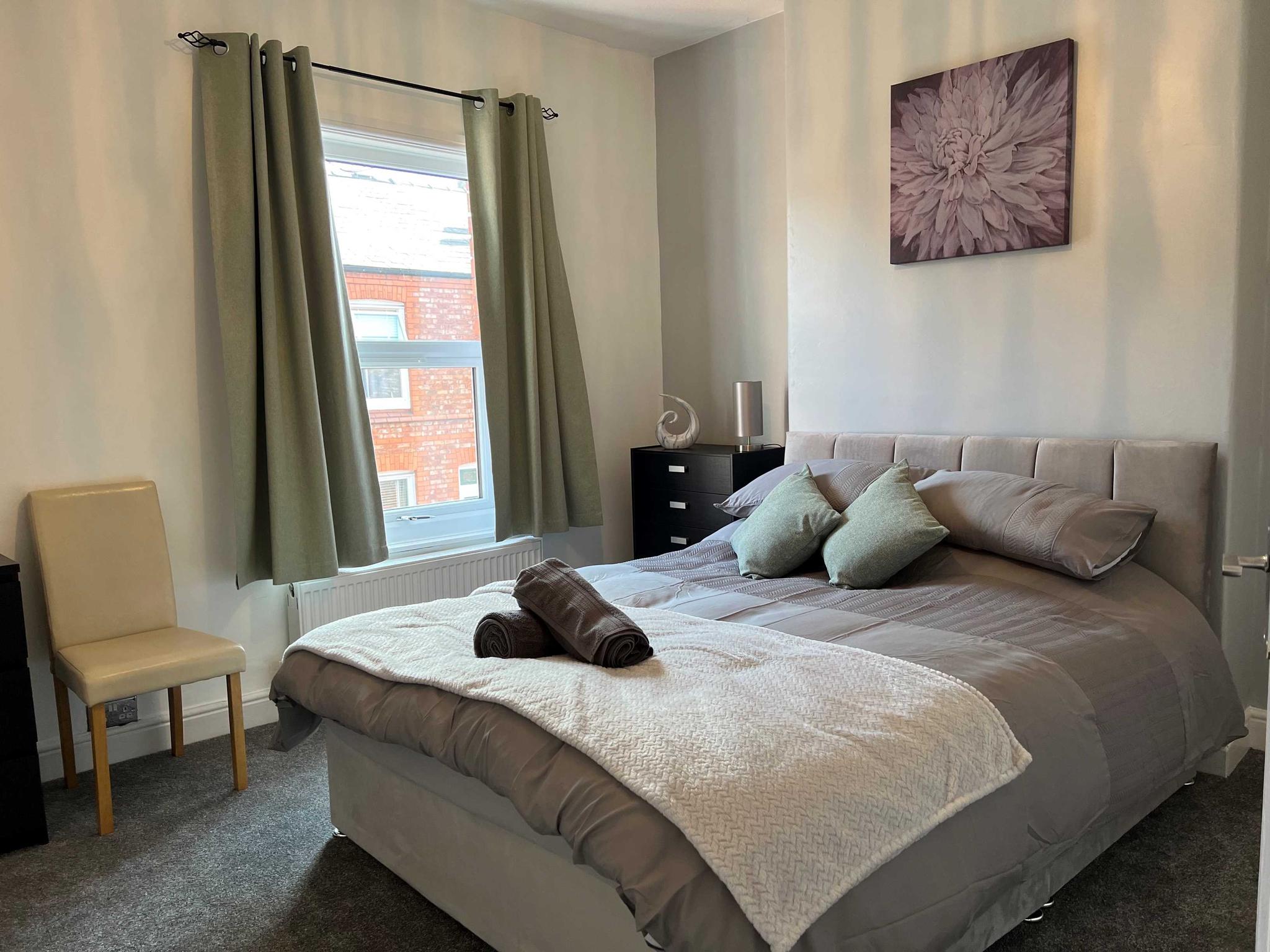 Spacious 2-Bedroom House In Stockton Heath With Free WiFi By Amazing Spaces Relocations Ltd.