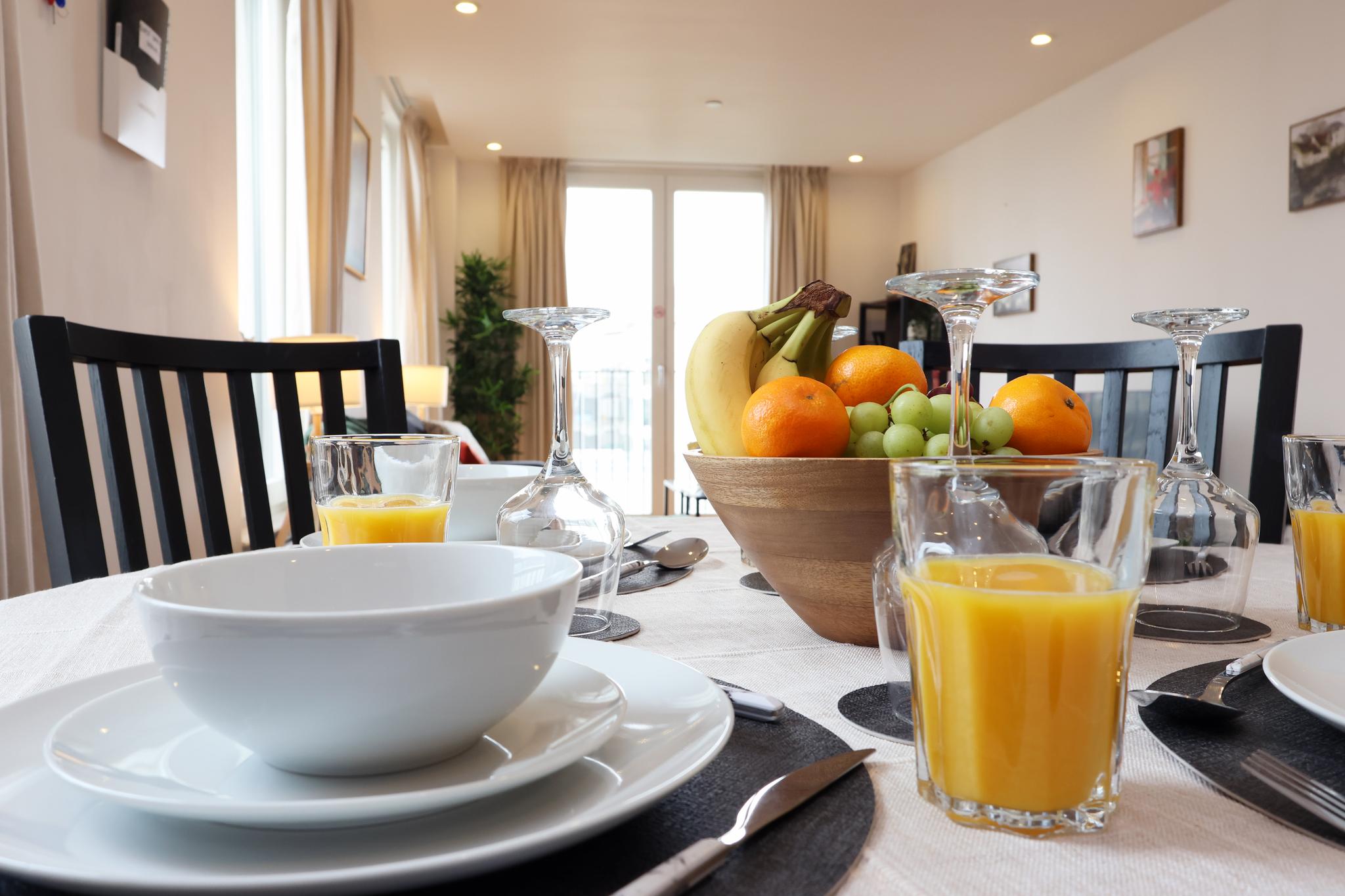 Super Central & Quiet Flat-£5/day Parking-Sleeps 24
