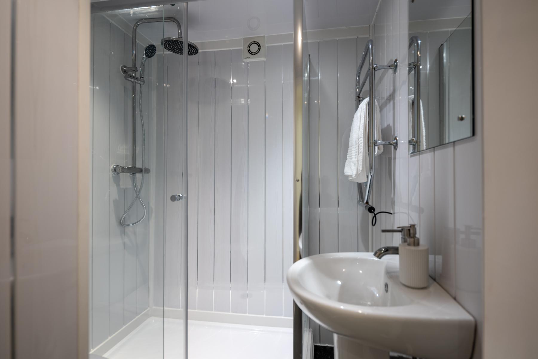 Central 2Bed 2Bath Flat-Sleeps 4-By Temple Meads6