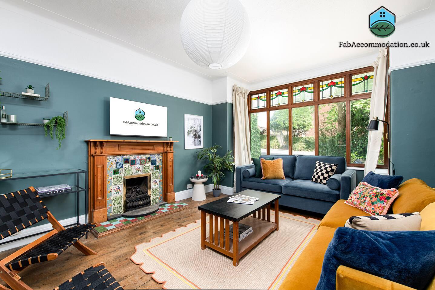 Large & Stylish-3Bed House-Huge Garden & Parking1