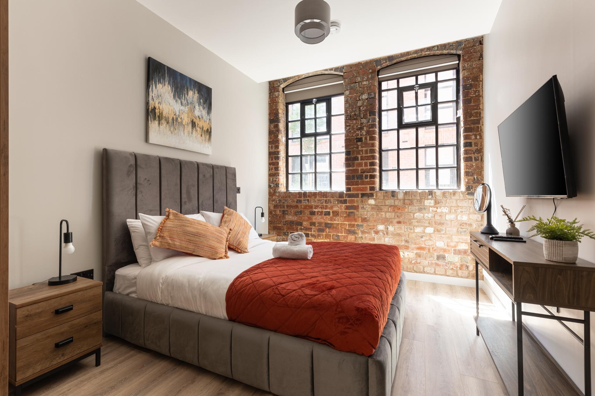 The Brickworks - Grade II Boutique Stay, 2 Bed.2