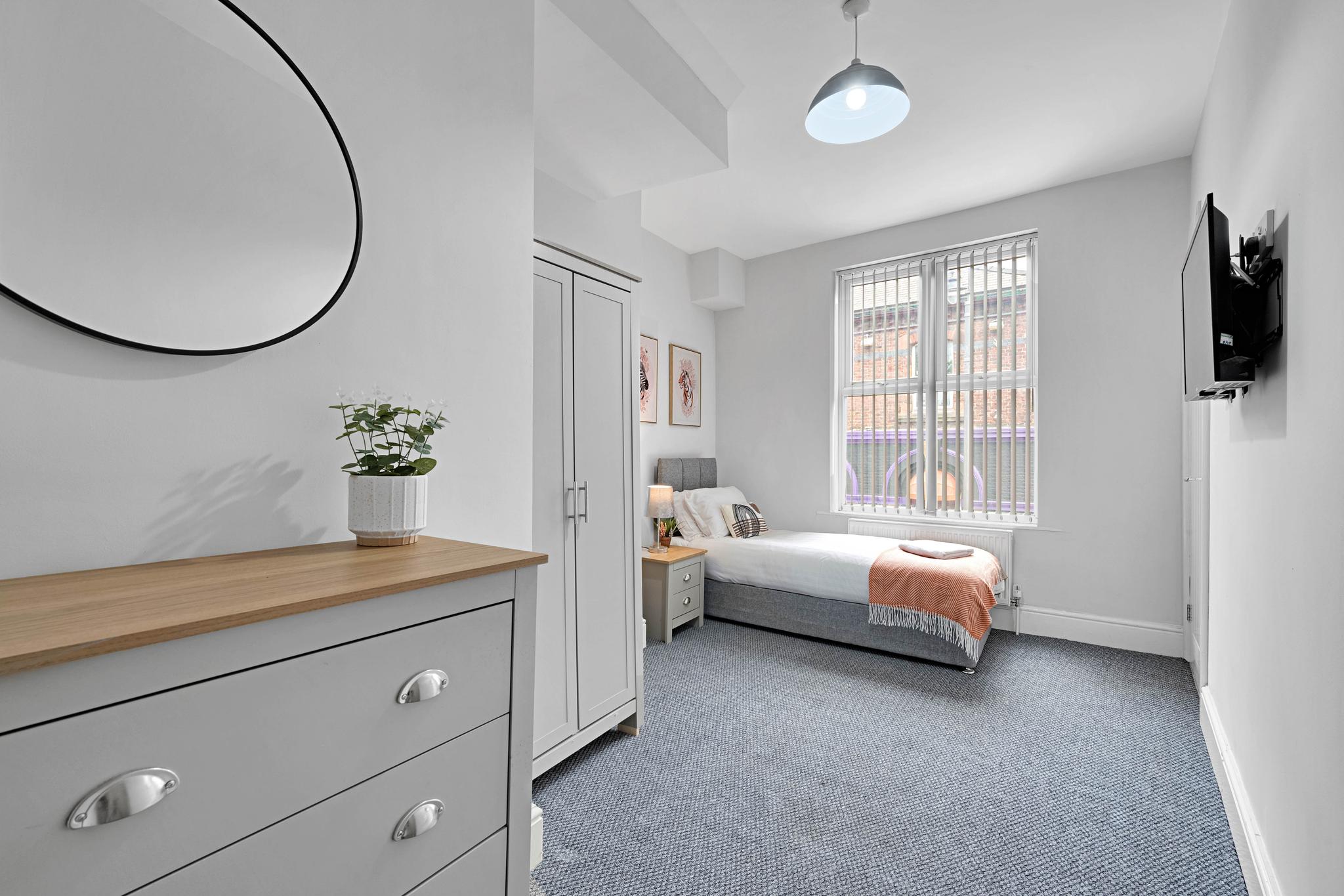 Kemble House | Air Host & Stay | 5BR Sleeps 104
