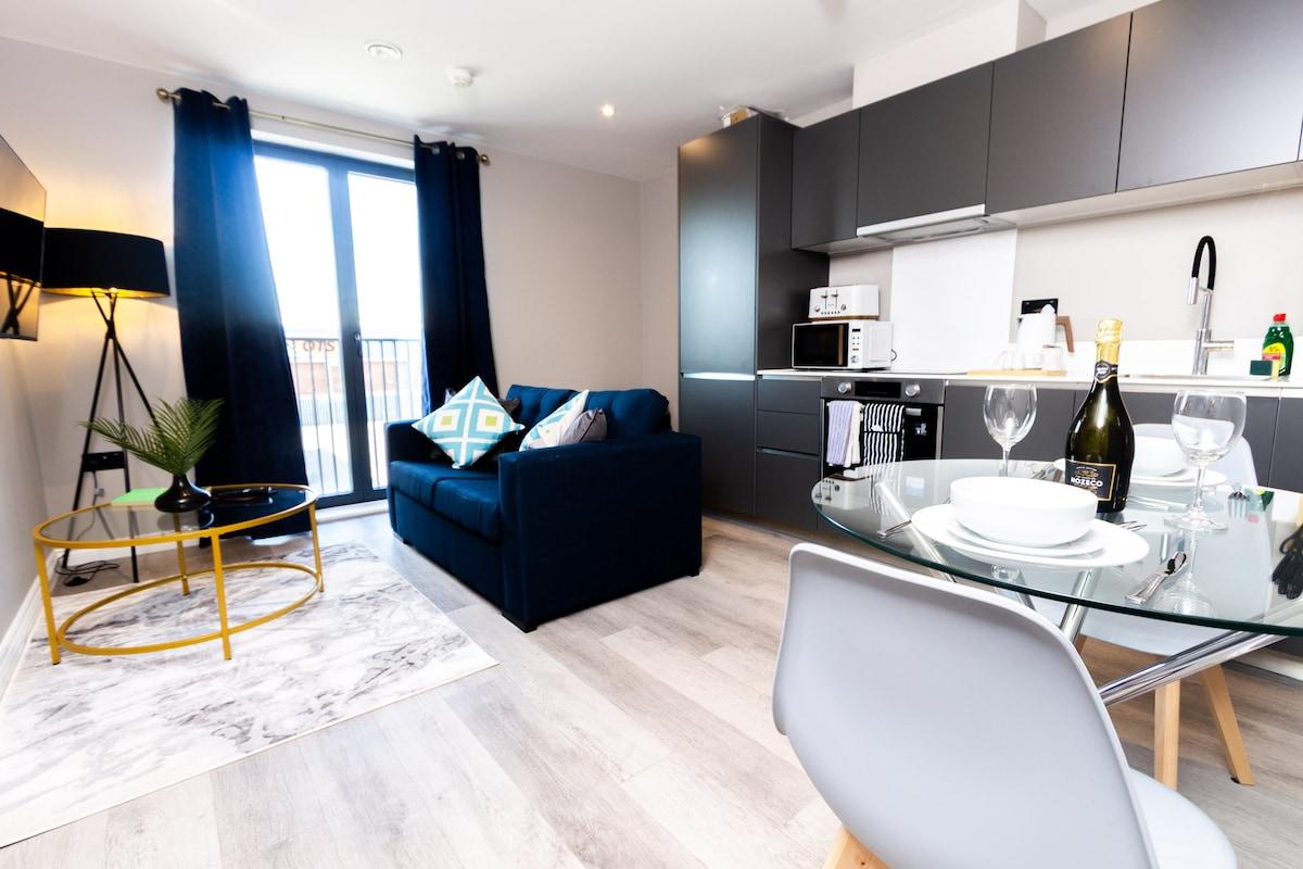 Modern 1BR Apt with City Views – Walk to Leeds CC5