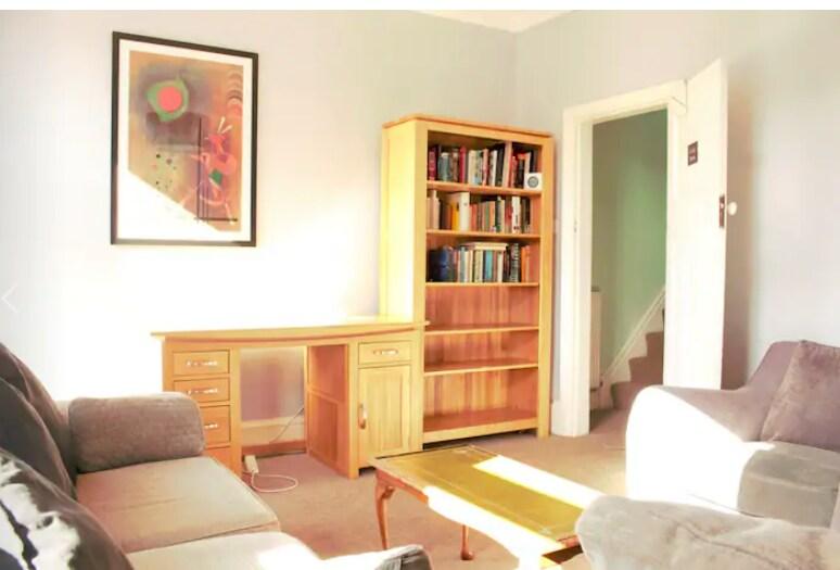 Lovely Private Rooms near MCR Centre
