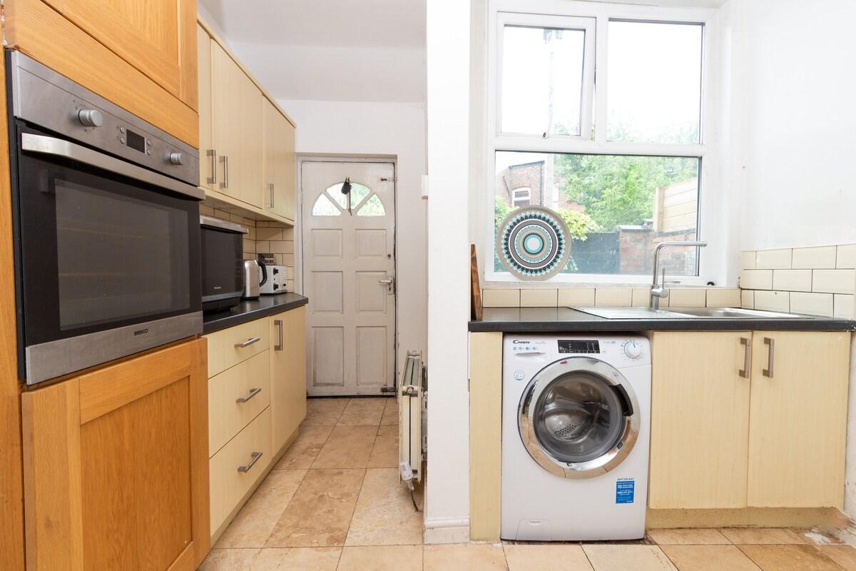 Homely Ensuite Room near City Centre4