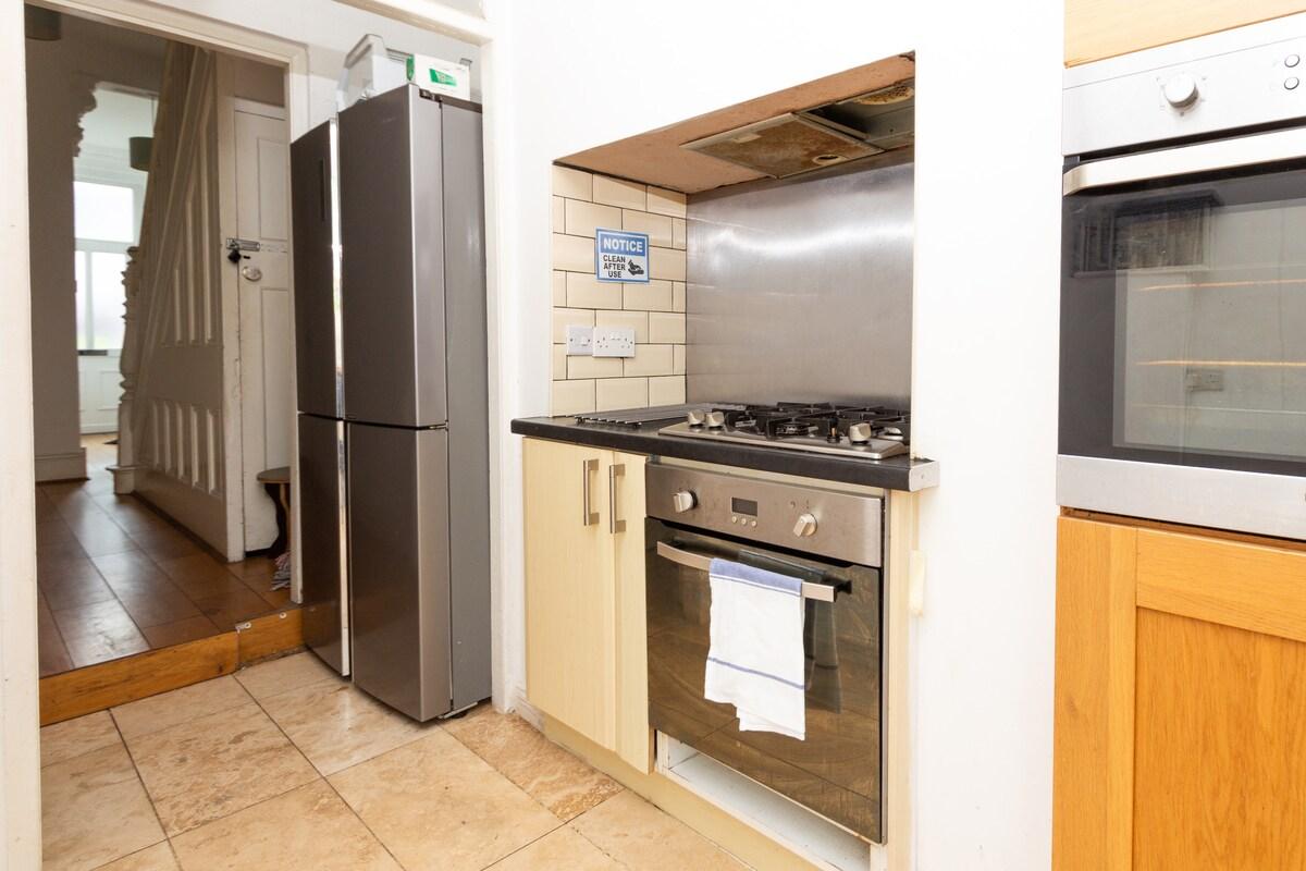 Homely Ensuite Room near City Centre5
