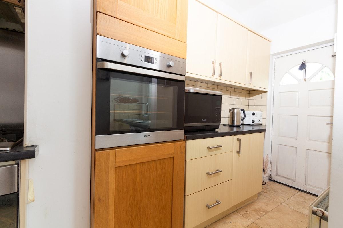 Homely Ensuite Room near City Centre6