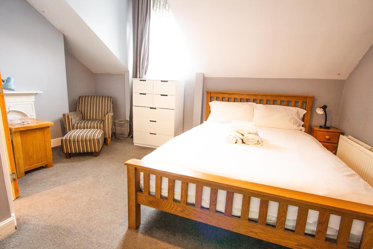 Homely Ensuite Room near City Centre