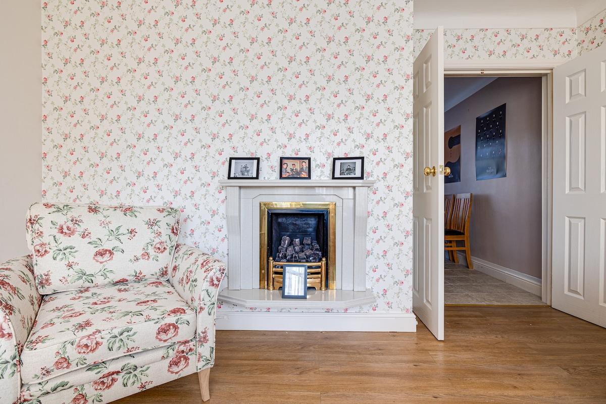 George Harrison's Former 3Bed Home in Liverpool4