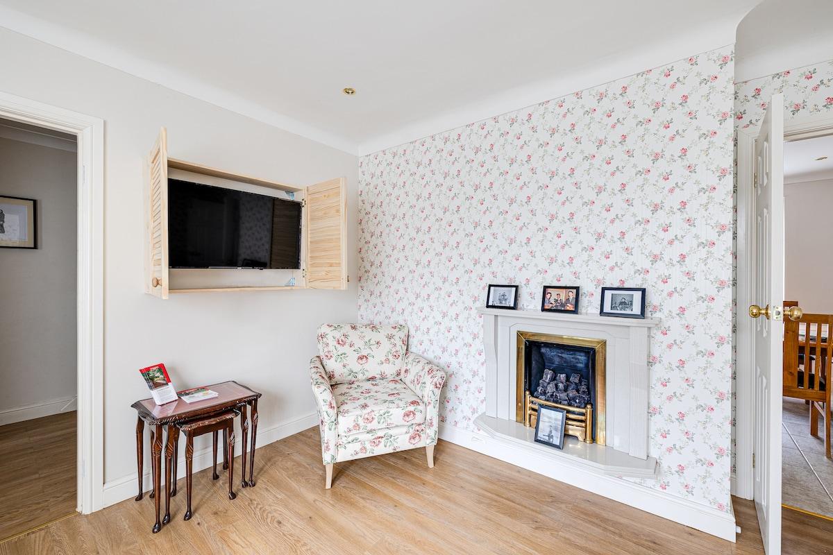 George Harrison's Former 3Bed Home in Liverpool6