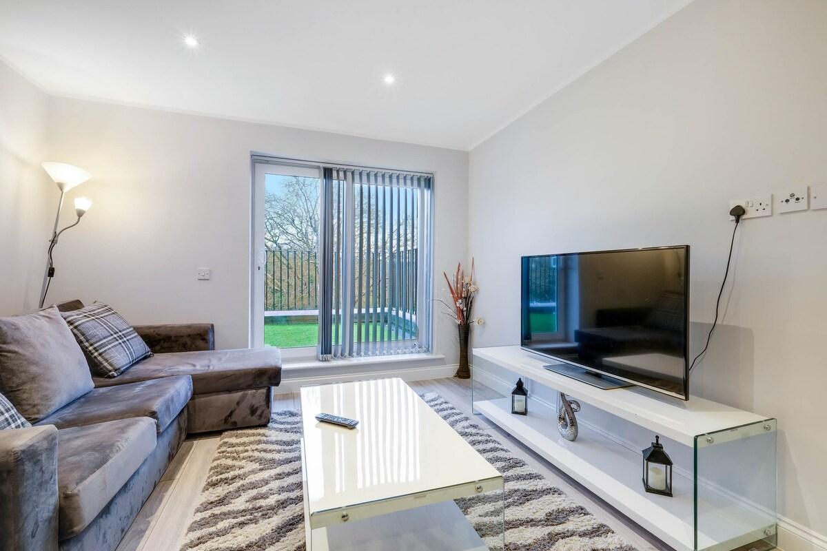 2 Bdr Penthouse with parking High Wycombe Apt. 012