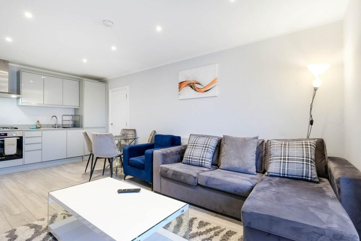 2 Bdr Penthouse with parking High Wycombe Apt. 013