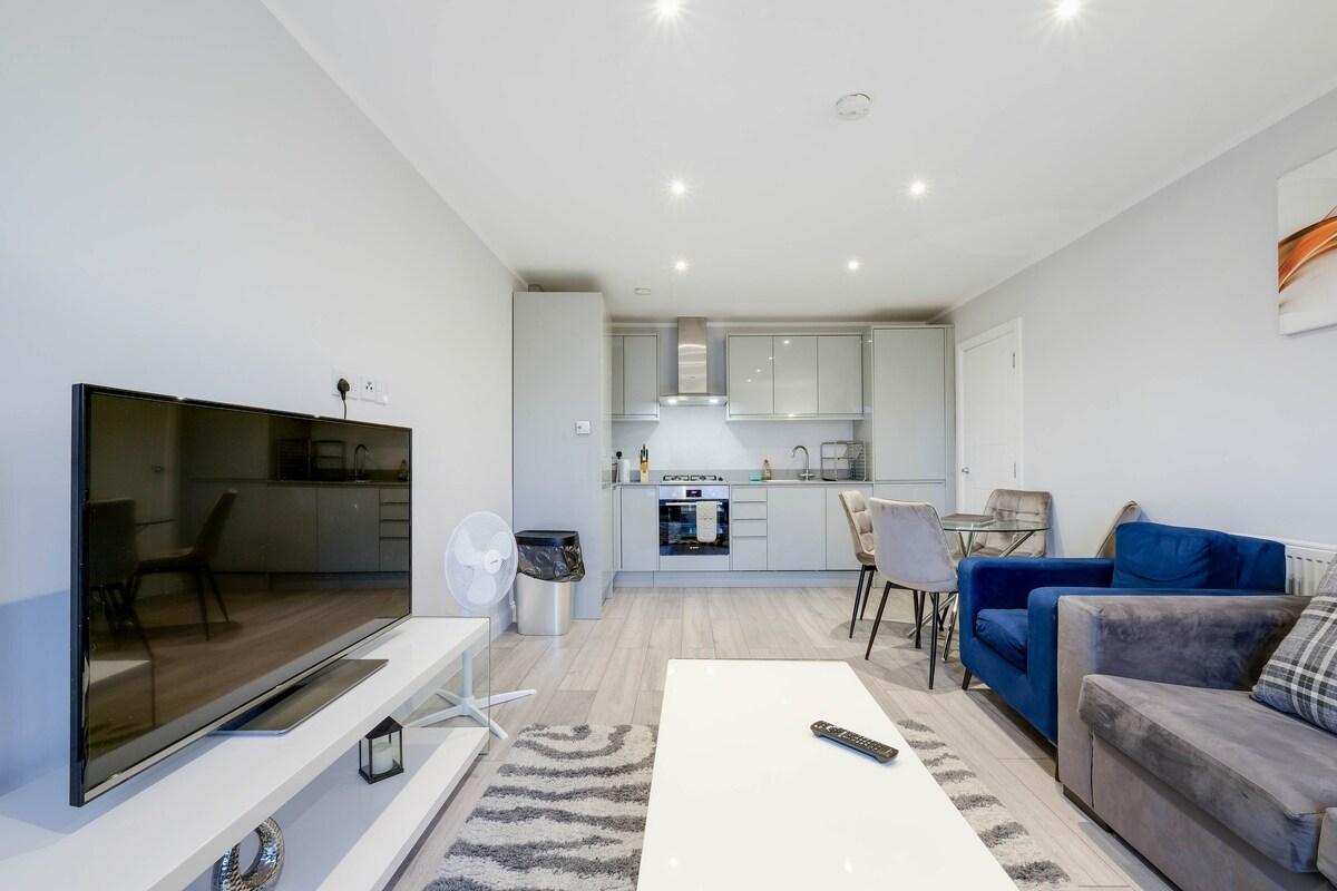 2 Bdr Penthouse with parking High Wycombe Apt. 014