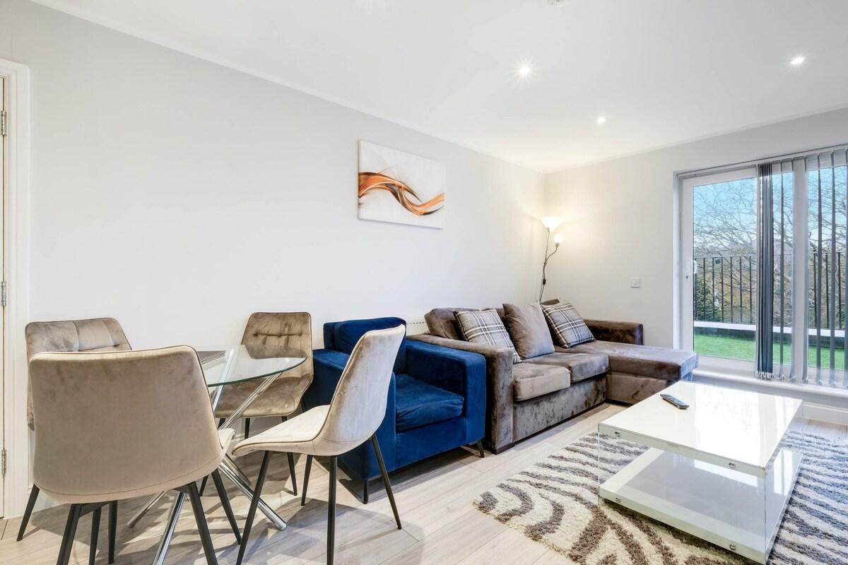 2 Bdr Penthouse with parking High Wycombe Apt. 015