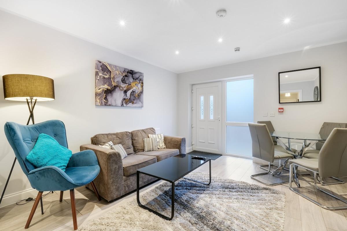 2 Bdr Penthouse with parking High Wycombe Apt. 06