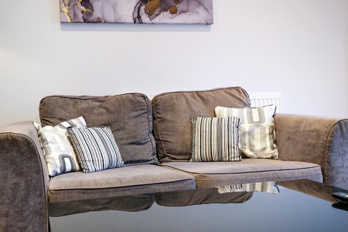 2 Bdr Penthouse with parking High Wycombe Apt. 064