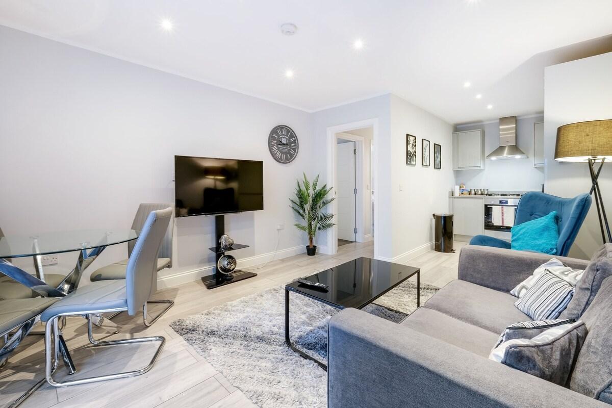 2 Bdr Penthouse with parking High Wycombe Apt. 065