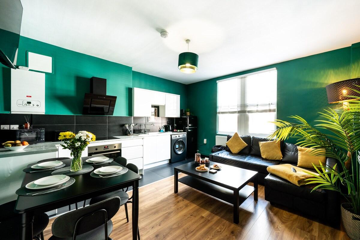 Spacious 4-Bed Apartment · Sleeps 6 · City Centre2