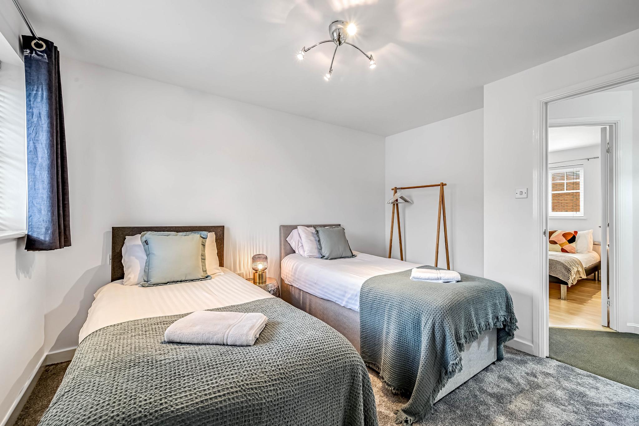 Cemeas House | 5m to Hill Dickinson Stdm | Parking2