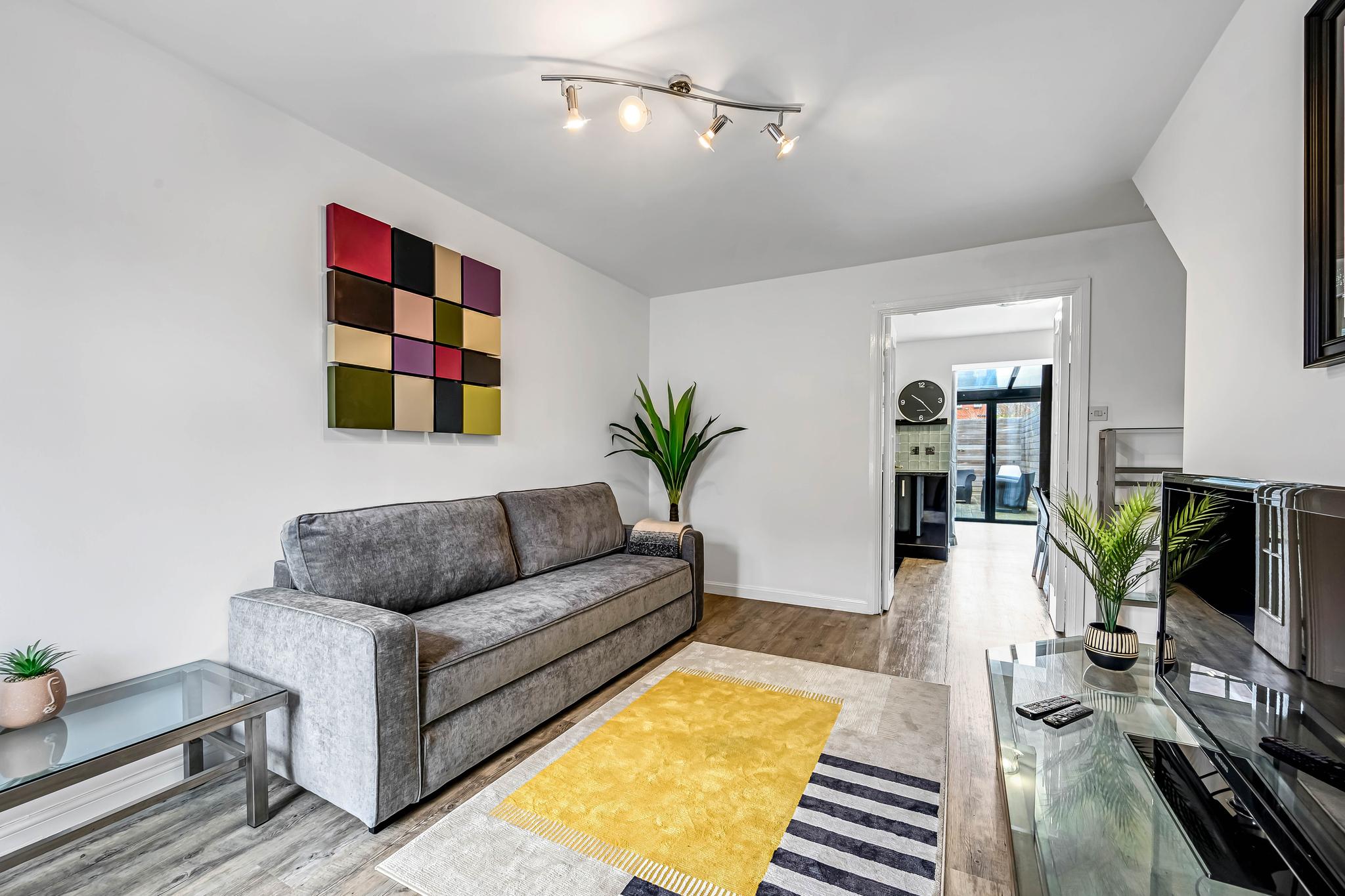 Cemeas House | 5m to Hill Dickinson Stdm | Parking