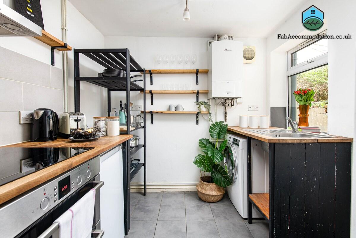 Business & Leisure Stays-2 Bed House-Free Parking4
