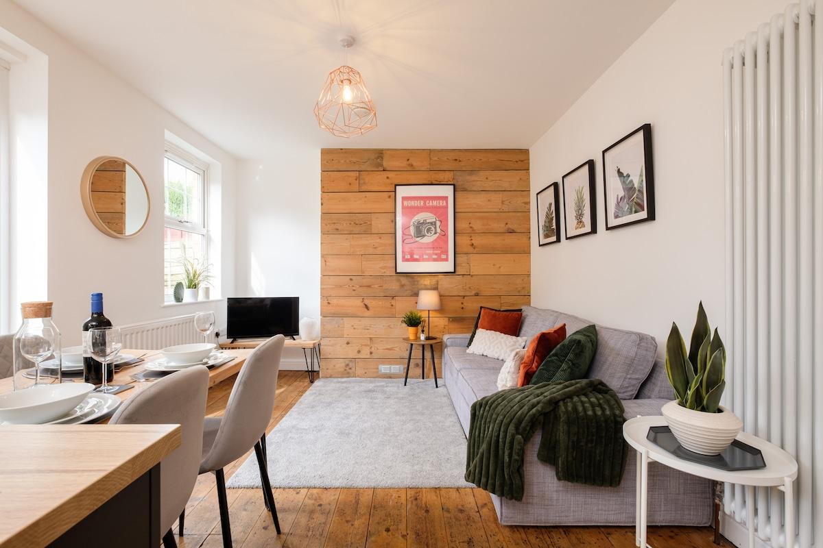 NEW Lovely-4Bed-2Bath-Parking-By FabAccommodation1