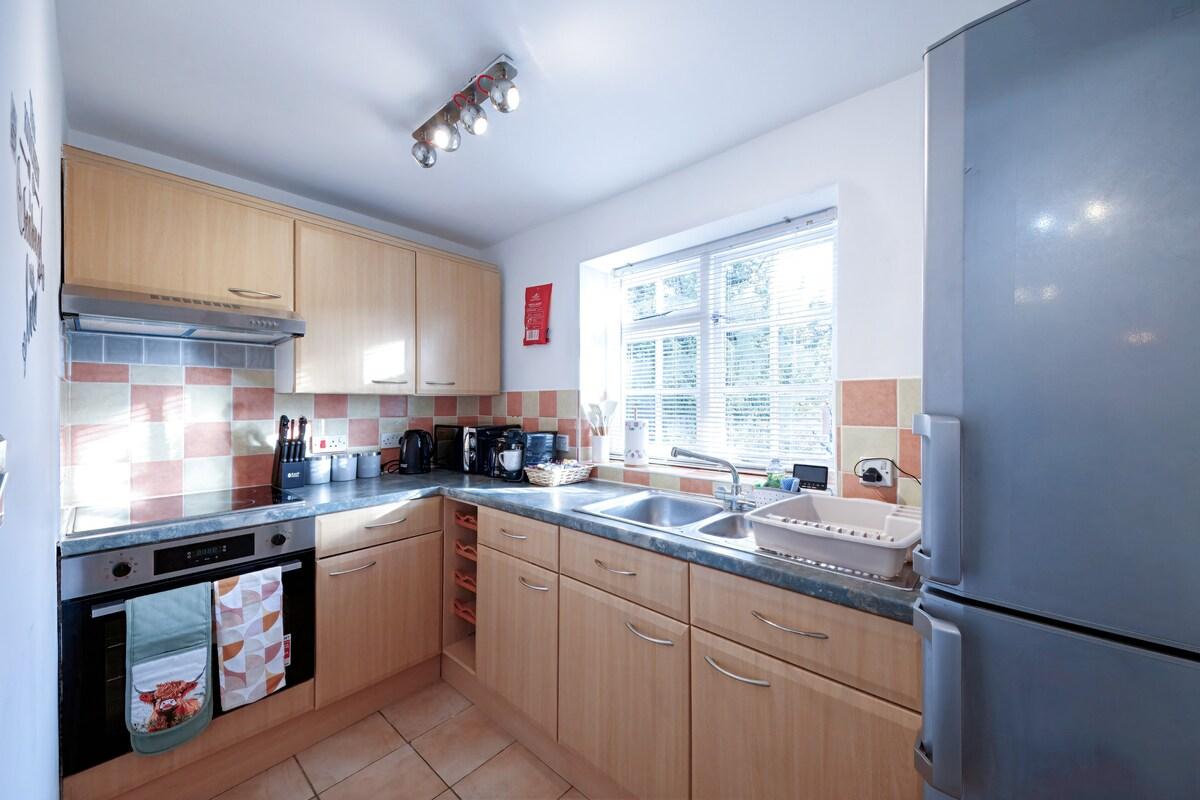 Bham Contractors And Relocators 2BR| Free Parking4