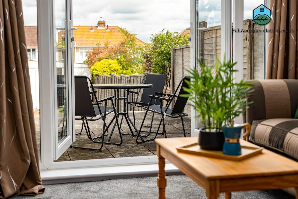NEW-Bright & Large-4Bed-Business & Groups-Parking6