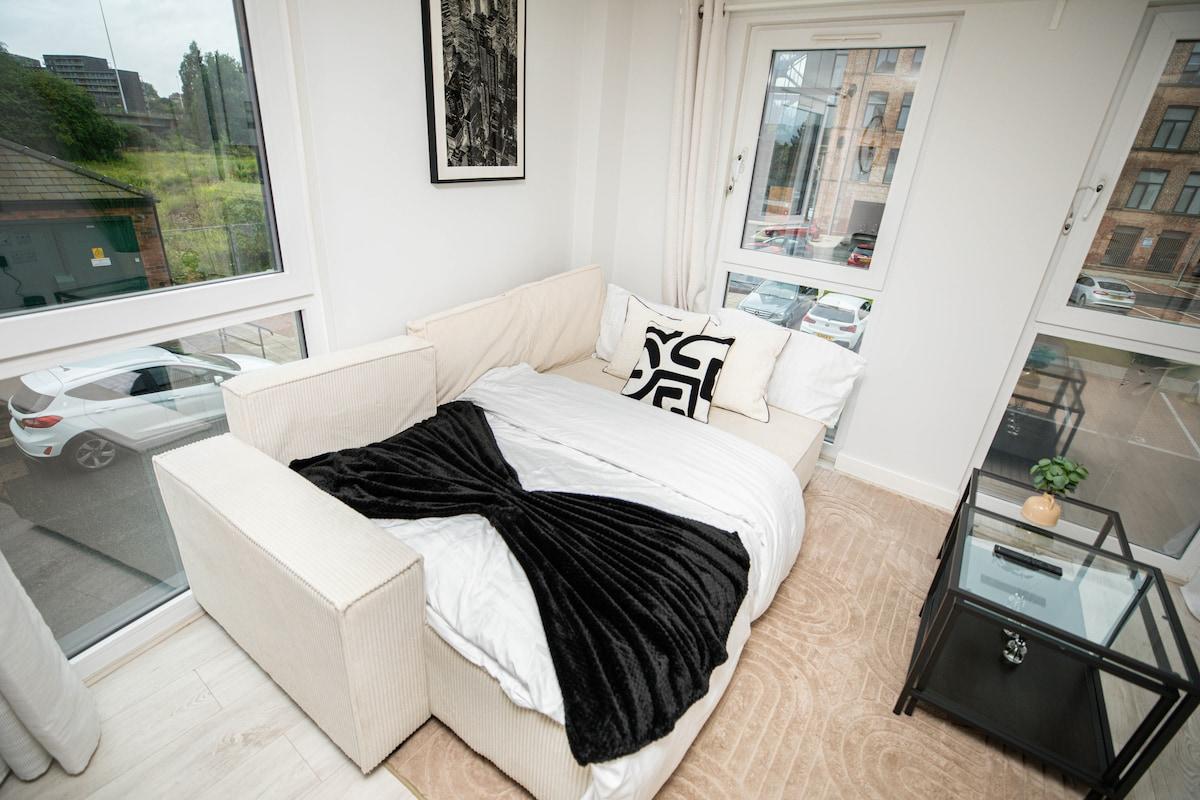 Luxury 2 Bed Apt at Victoria Riverside | Parking4