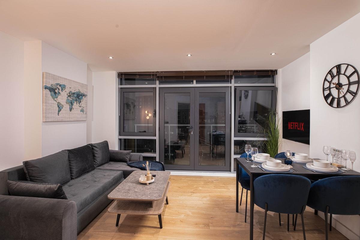 Luxury 2Bed 2Bath City Centre Apt | Balcony View