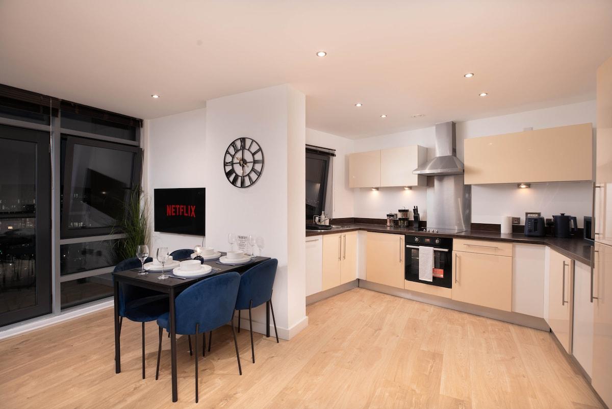 Luxury 2Bed 2Bath City Centre Apt | Balcony View2