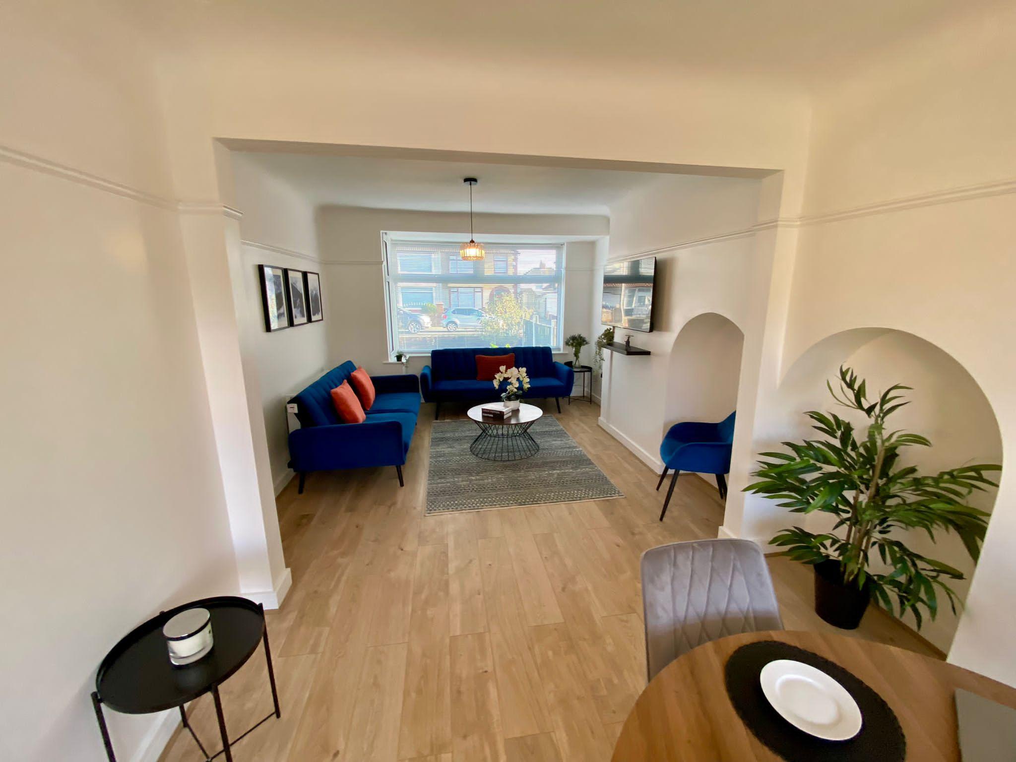 Mackets House | Hunts Cross | Sleeps 7 | Parking4