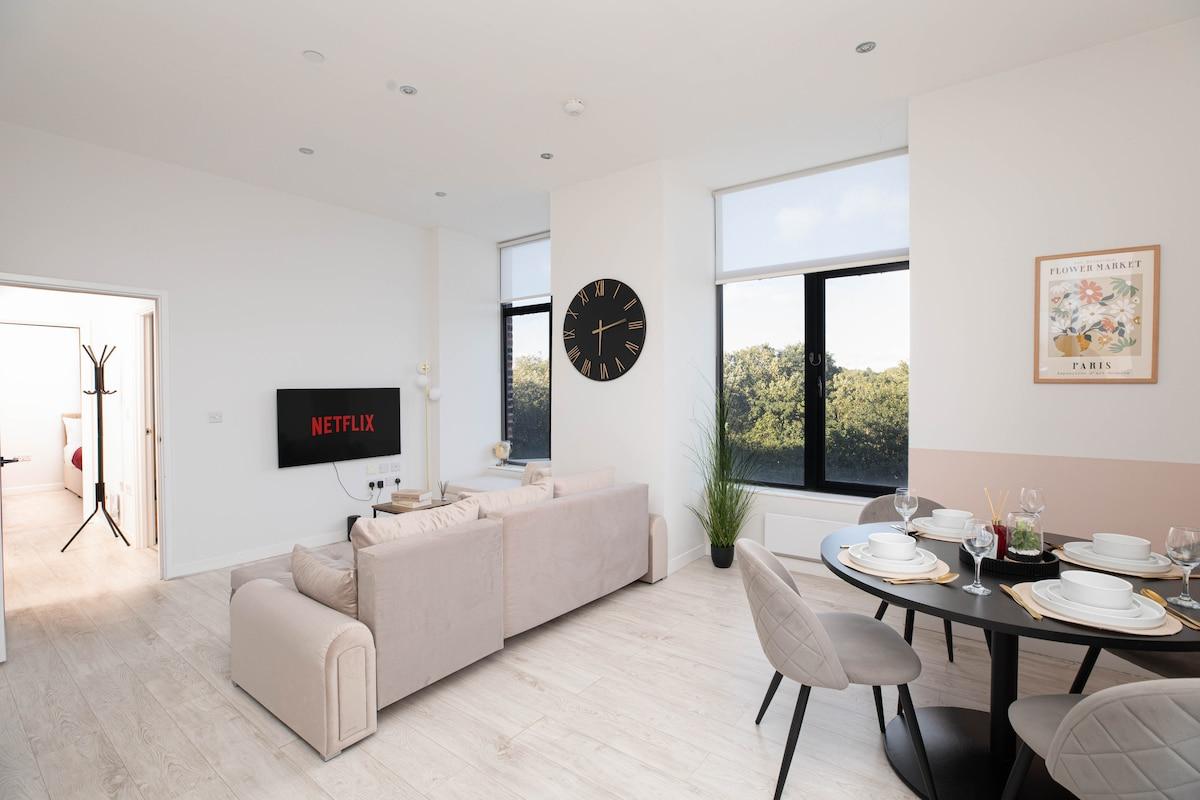 Luxury Riverside Apt at Leeds Dock | Sleeps 62
