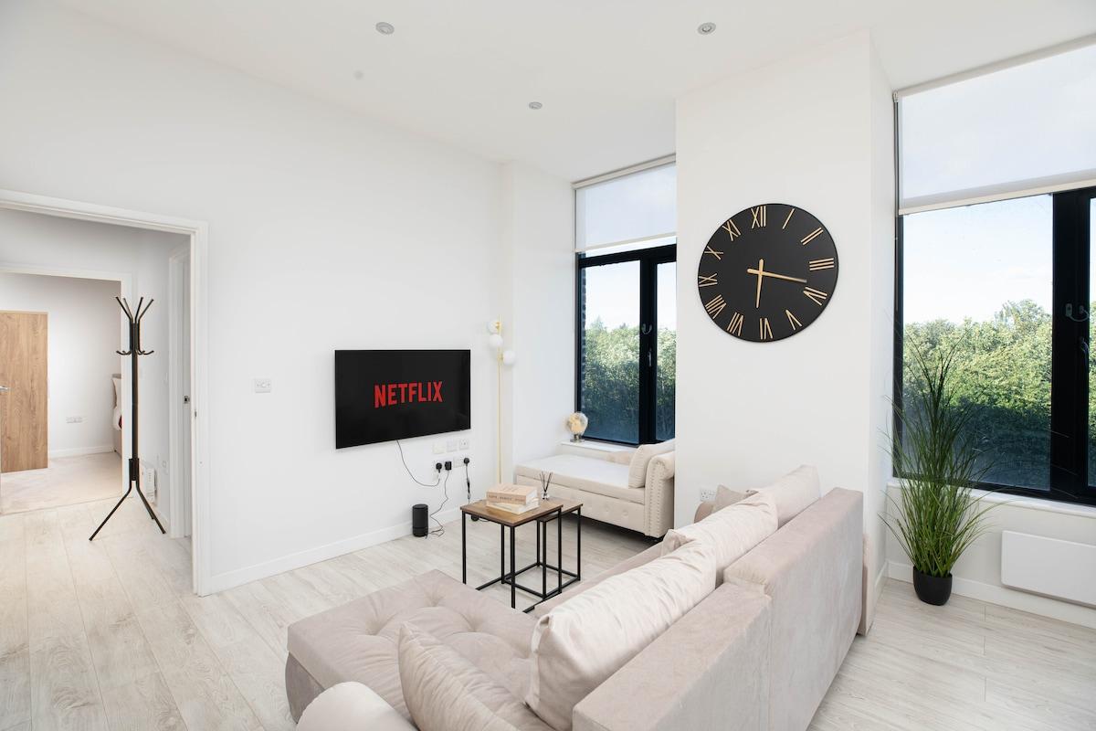 Luxury Riverside Apt at Leeds Dock | Sleeps 63