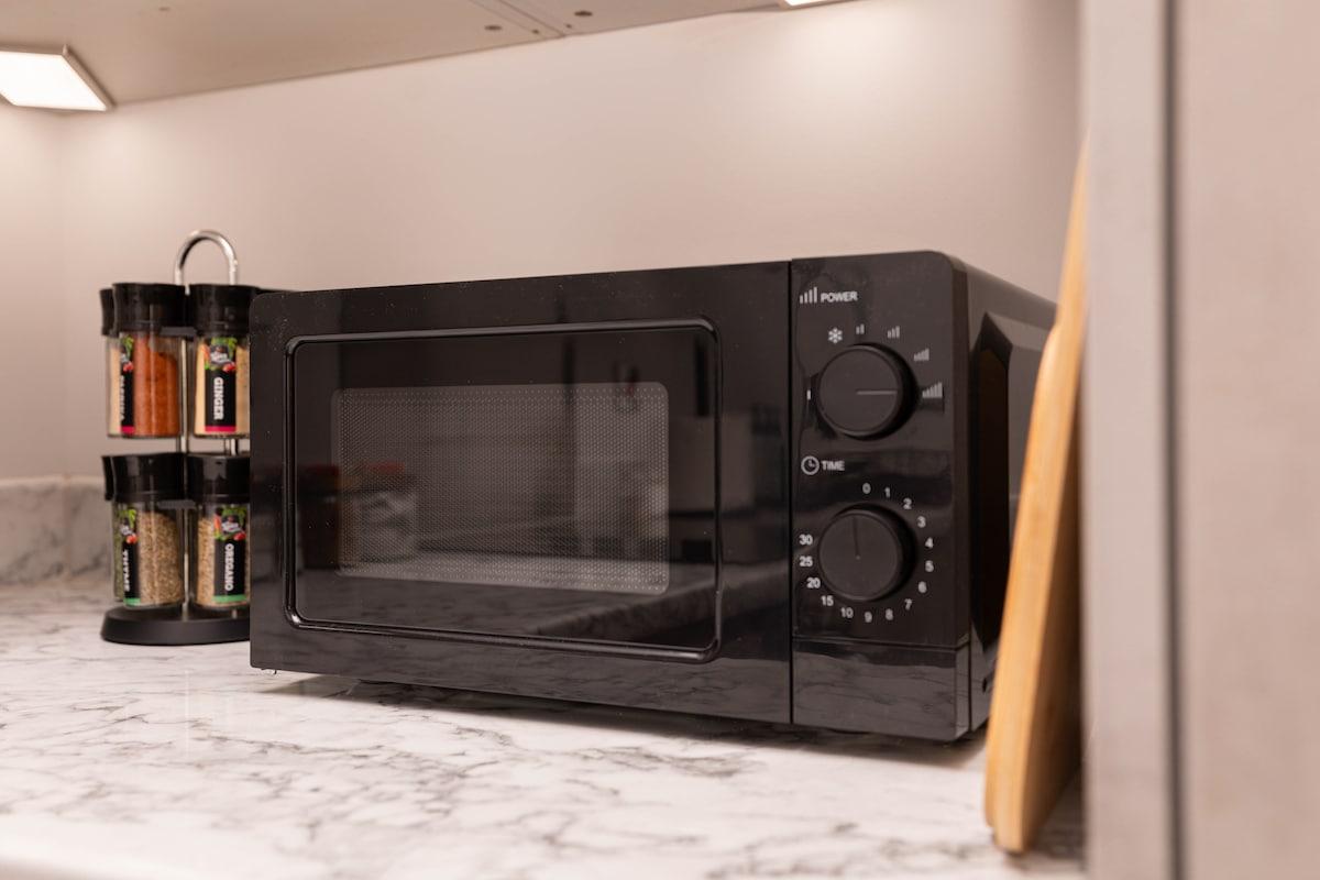 Modern 2 Bed Apt by Royal Armouries | Sleeps 65