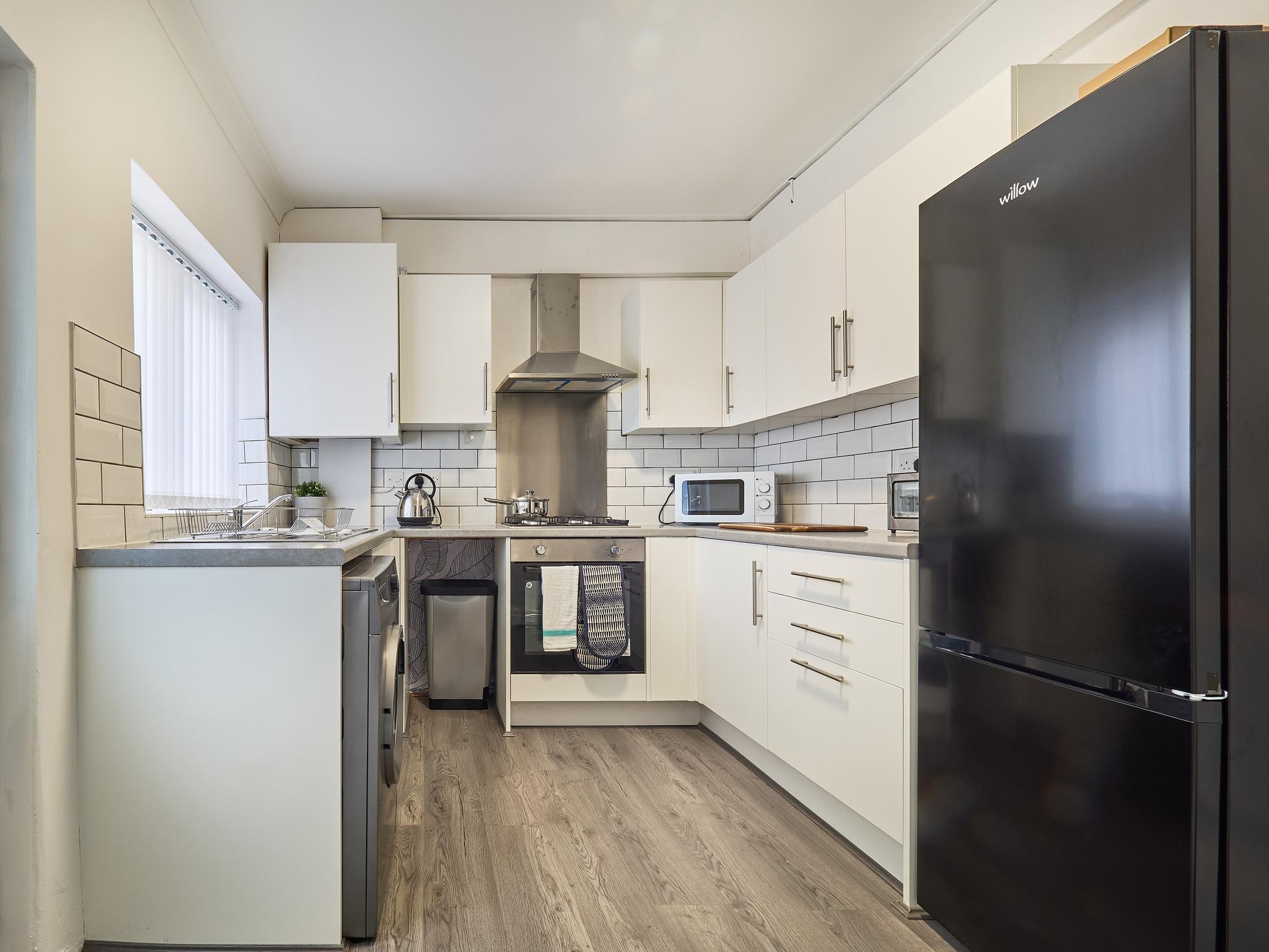 Woodcroft House | Liverpool 4BR Sleeps 8 | Parking5
