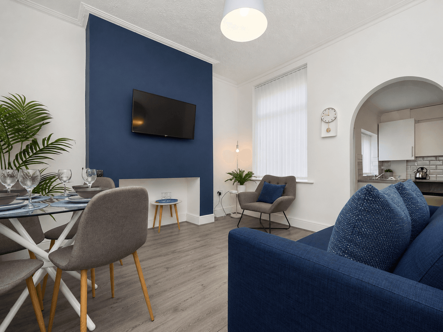 Woodcroft House | Liverpool 4BR Sleeps 8 | Parking2