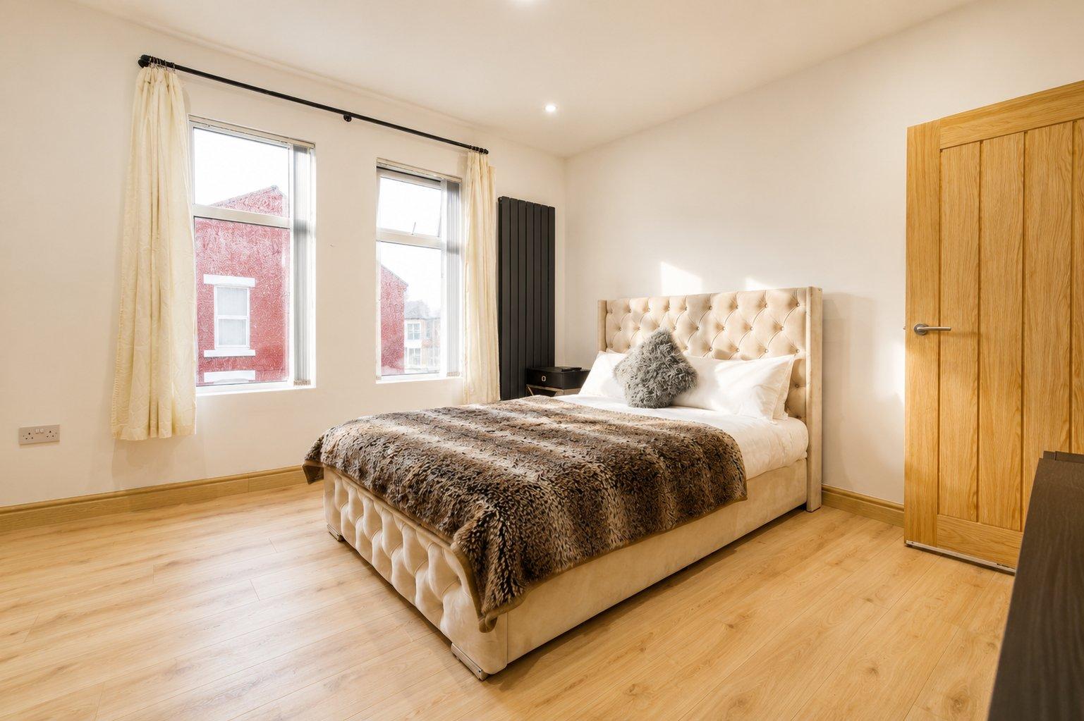4-BR Liverpool House: Free Parking & Self Check-in3