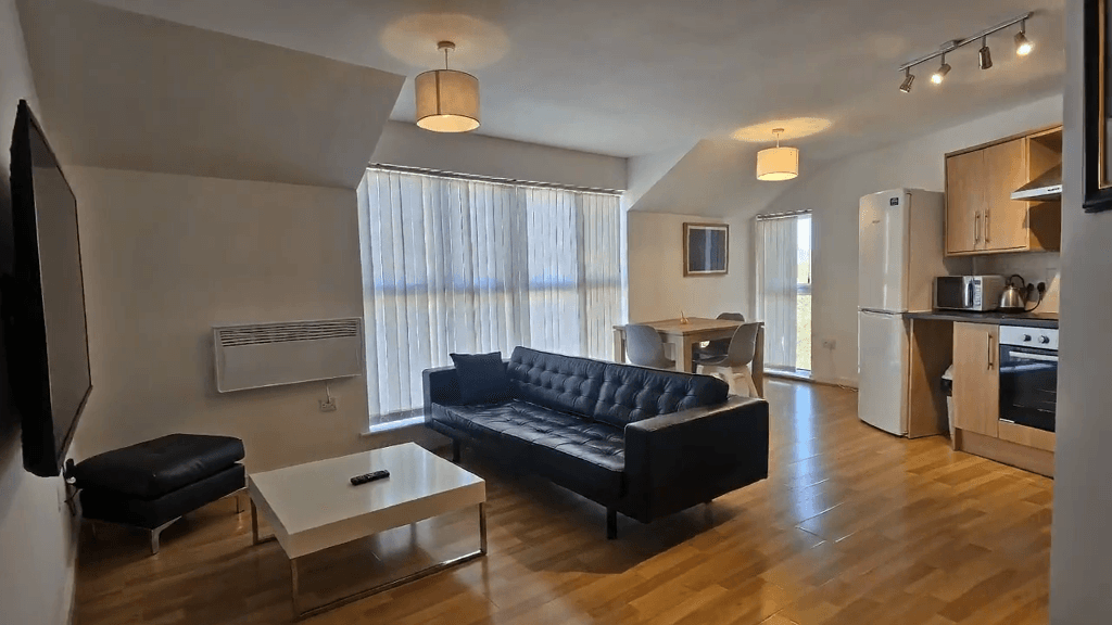 2 Bed Webster Road Park Apart with Free Parking3