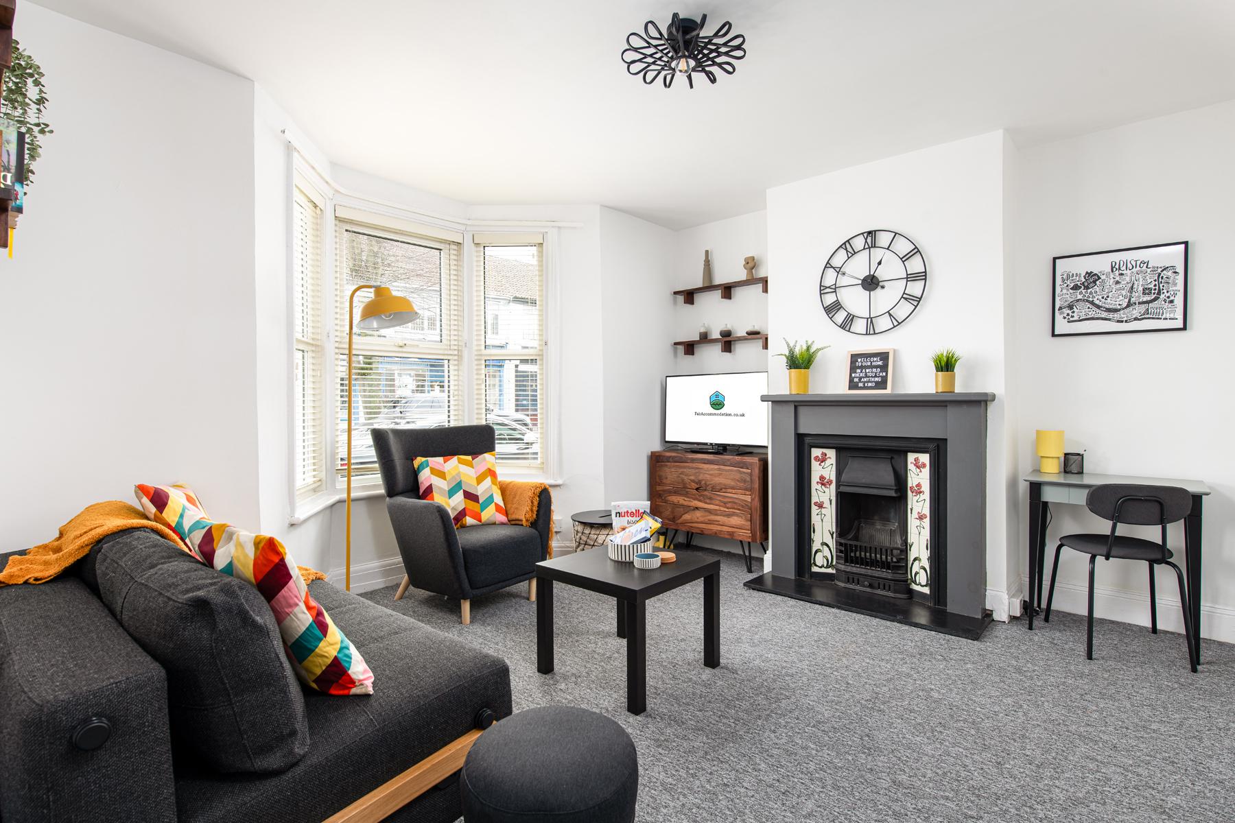 Extended Stays-Parking-Sleeps5-By FabAccommodation1
