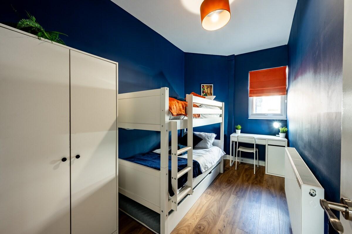 Stylish, cosy, great value, easy access stay4