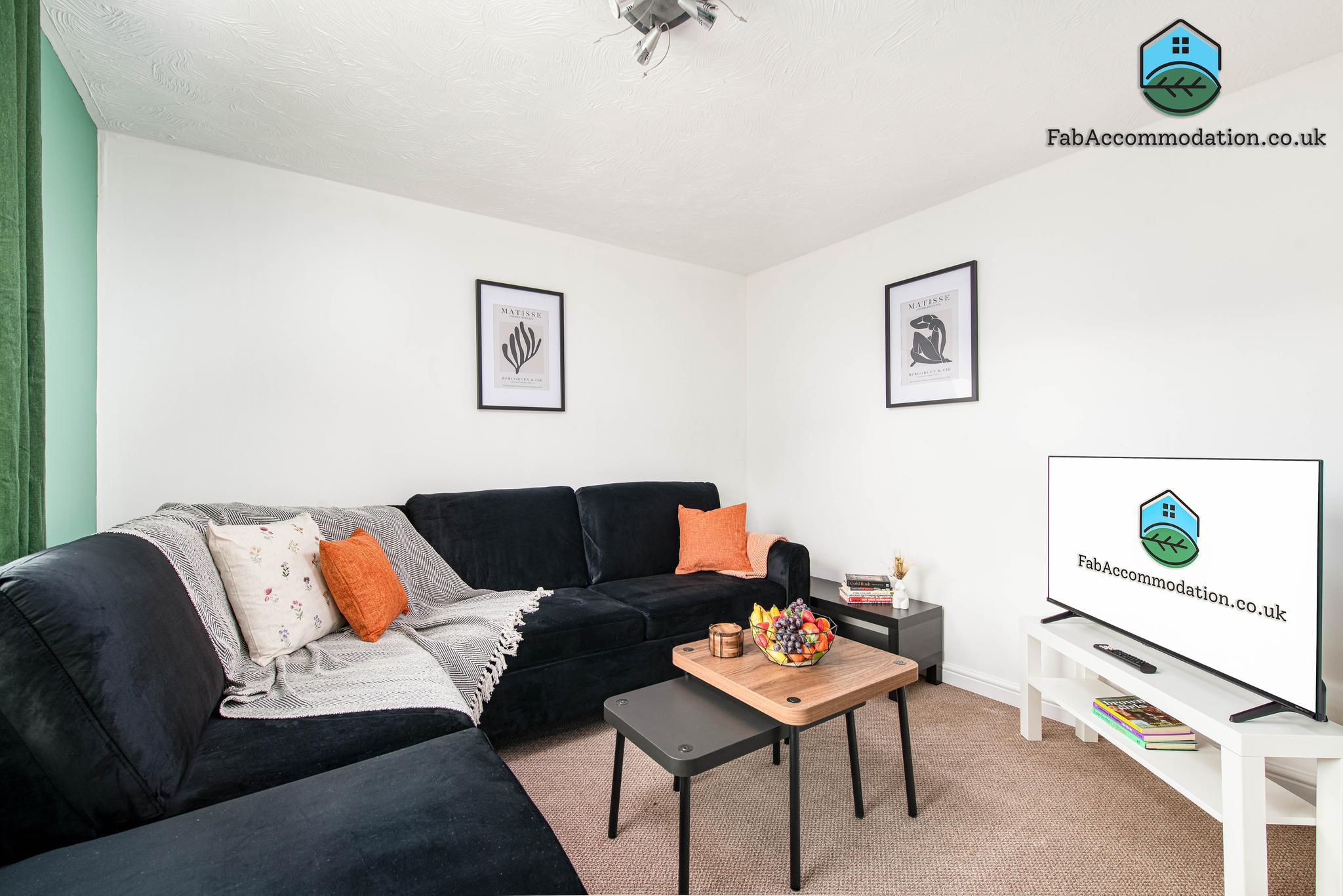 Comfy & Spacious-2Bed 2Bath Flat-Free Parking3