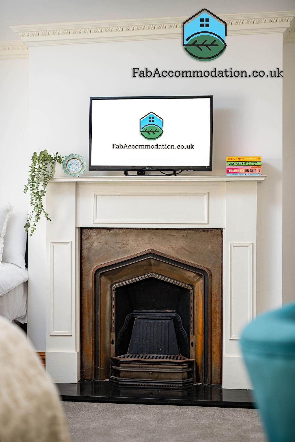 Central Basement Flat-Private Parking-Sleeps 43