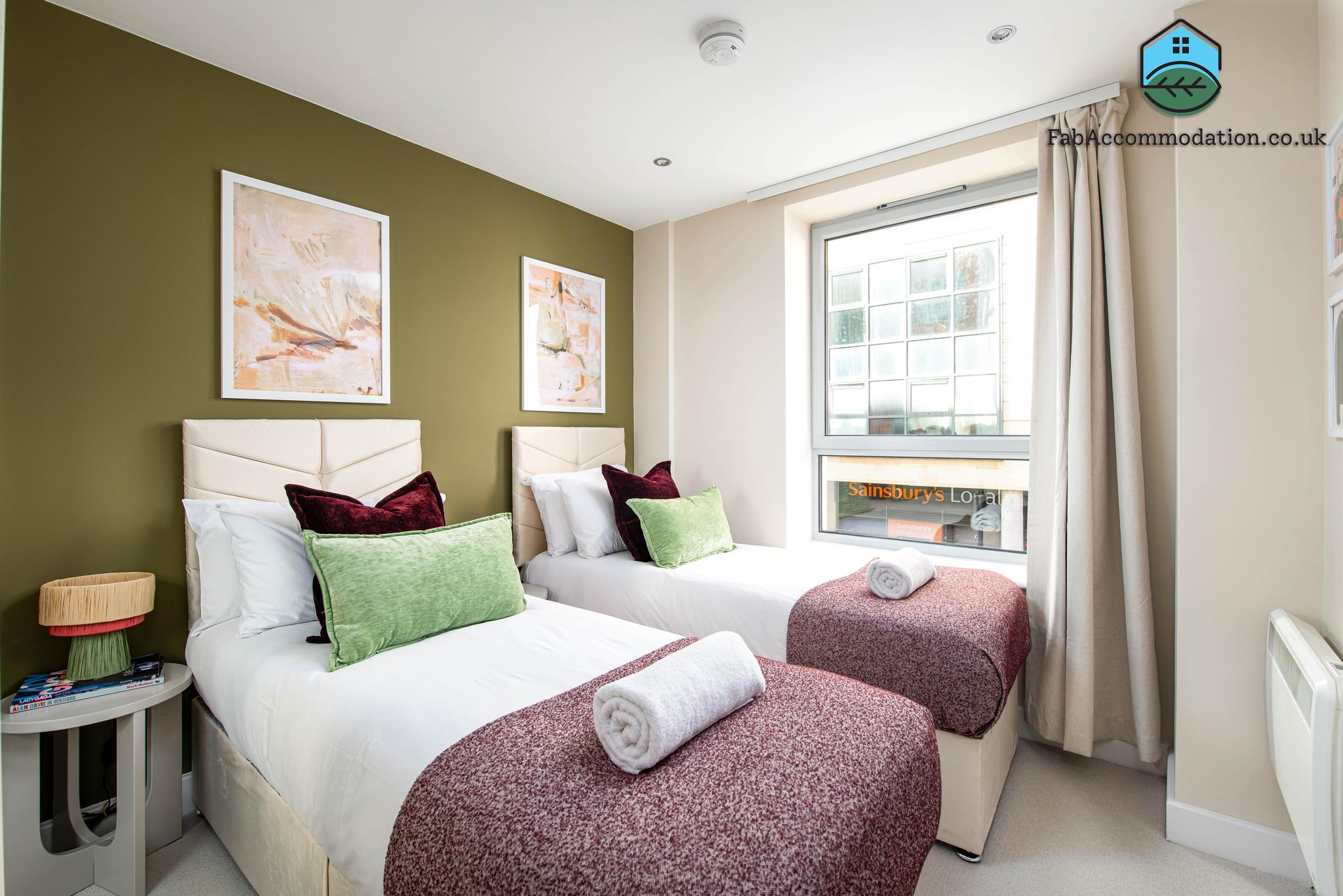 Super Central & Stylish Flat-2 Bed 2 Bath-Sleeps 43