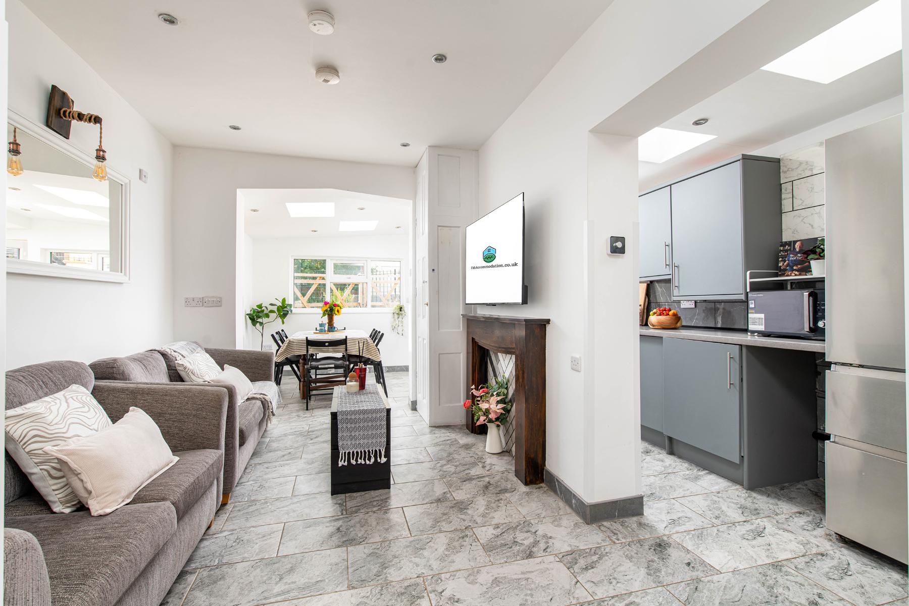NEW-Business & Group Stays-5 Bed-Sleeps 10+Parking1